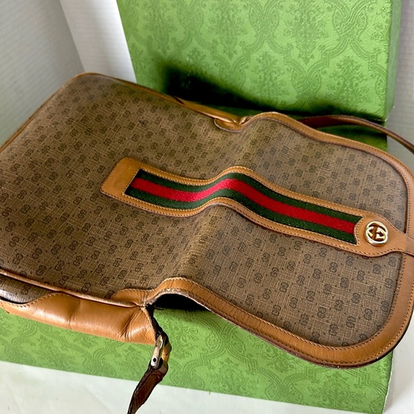 Authentic Gucci Leather Crossbody/Shoulder Bag. - Picture 7 of 14